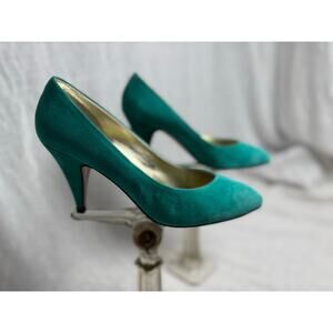 Vintage CHANTAL 1962 Teal / Turquoise Suede Pumps Heels Made in Italy 
Size 10